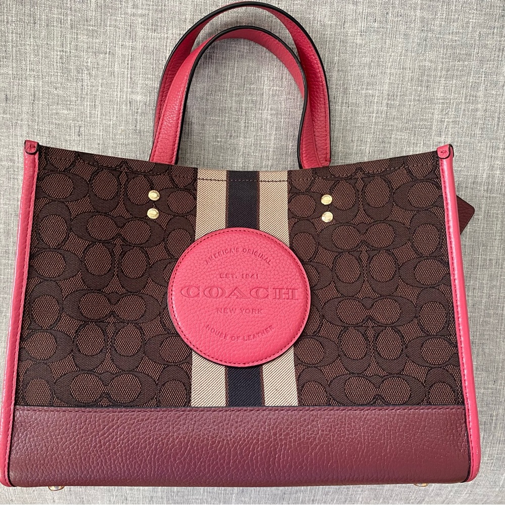 Coach small Arm handbag. ENC. Fuschia and Brown